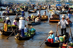 Phung Hiep Floating Market