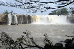 Xung Khoeng Waterfall